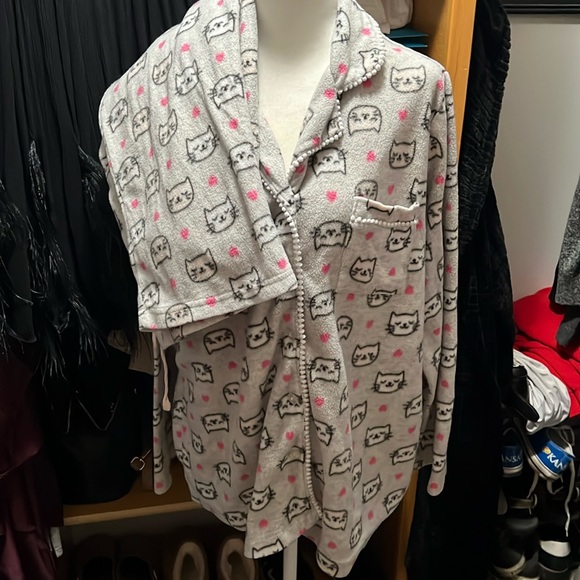 Bottom up fleece like pajama set. Pillow Talk size XL. - Picture 2 of 6